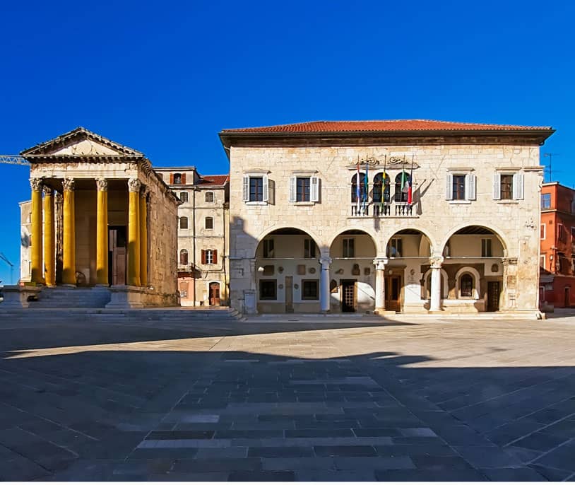 Forum Square Atmosphere