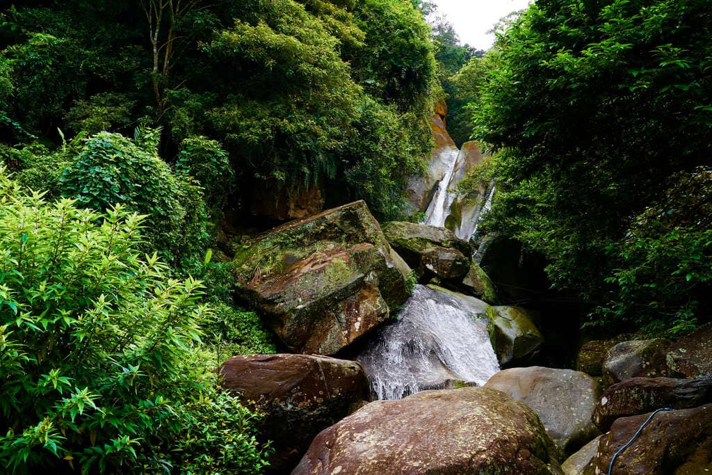 Yuanjue Waterfall Trail
