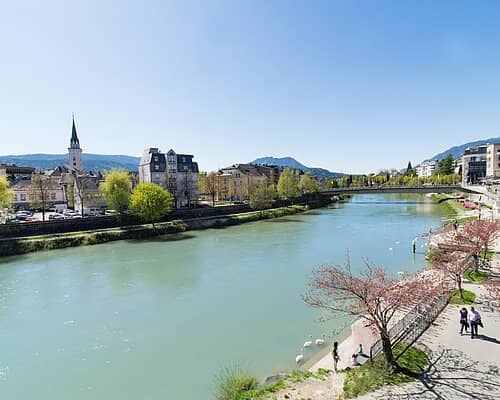 Vibrant Promenade Atmosphere